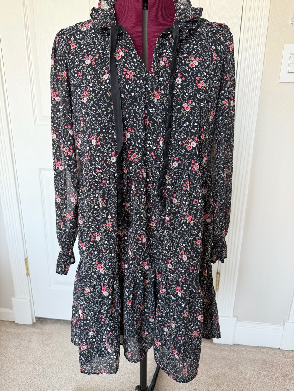 H&M Black Long-Sleeve Floral Ruffle Tie-Neck Dress - Small